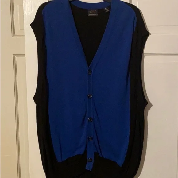 Greg Norman golf sweater vest. - Picture 1 of 6